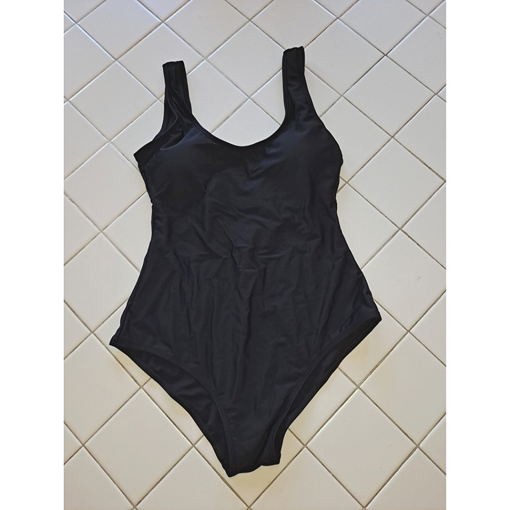 Miaiulia black one-piece swimsuit bathing suit size Medium padded